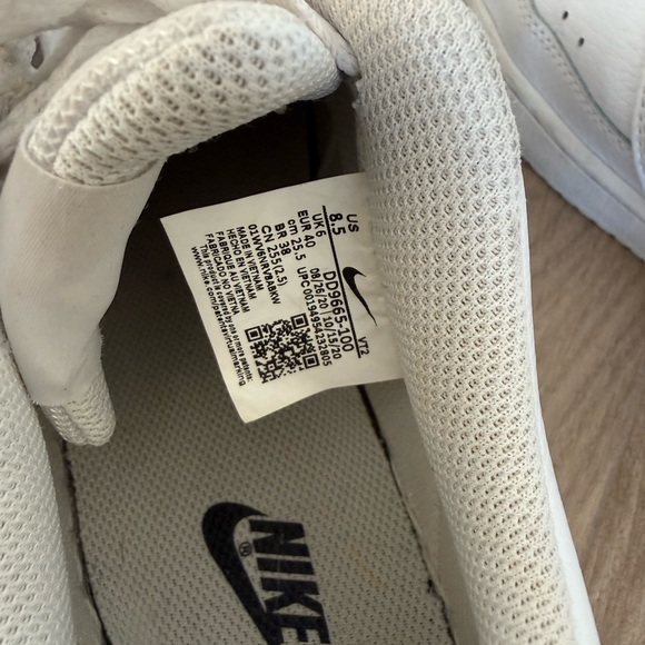 Nike - Picture 5 of 5